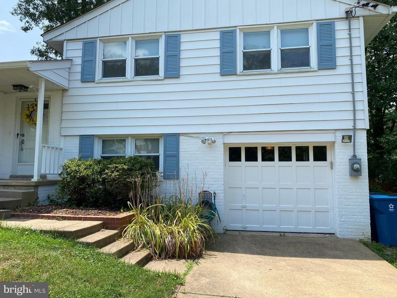 7427 Grace St - Photo 3 of 39