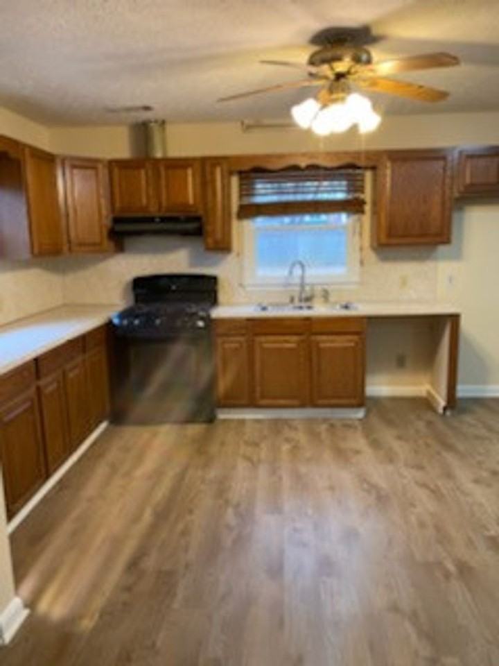 2569 Pye Ave - Photo 2 of 17