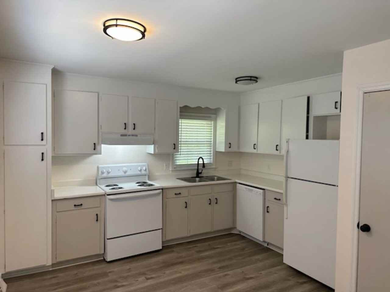 3143 E North St - Photo 3 of 11