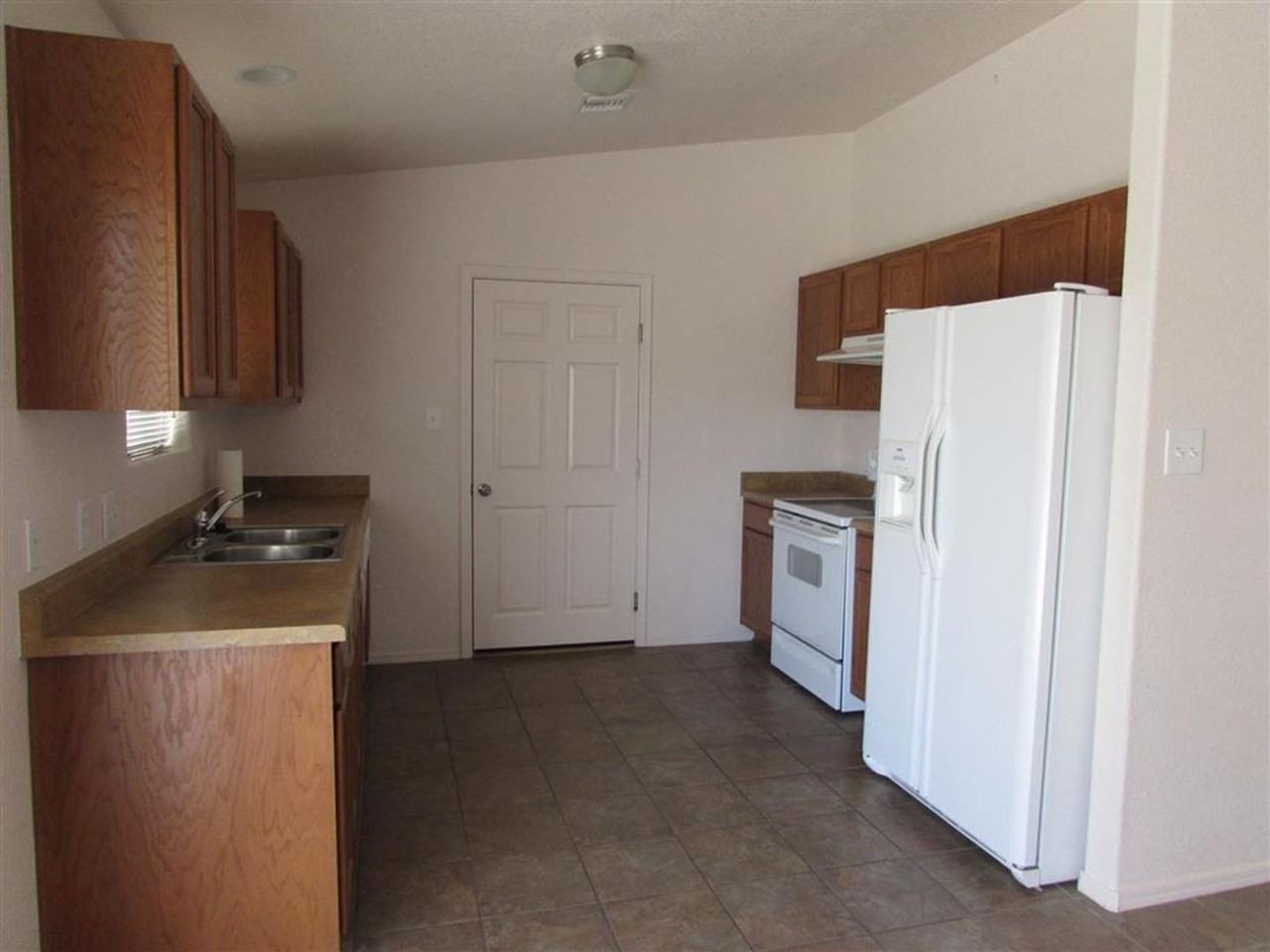 10379 S Monsoon Ave - Photo 3 of 11