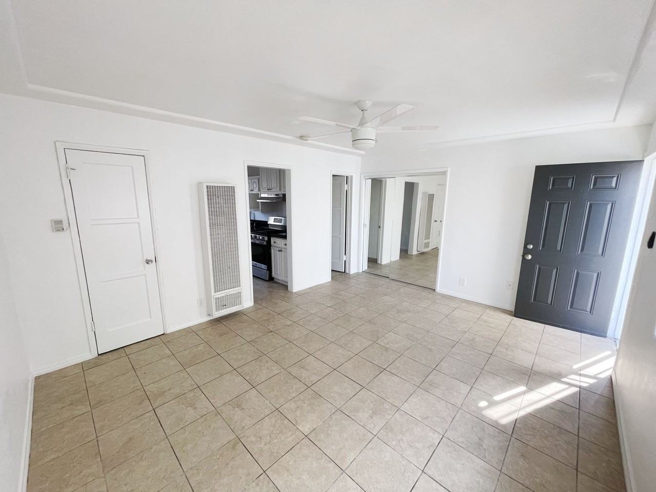 8414 S. San Pedro St - Photo 2 of 5