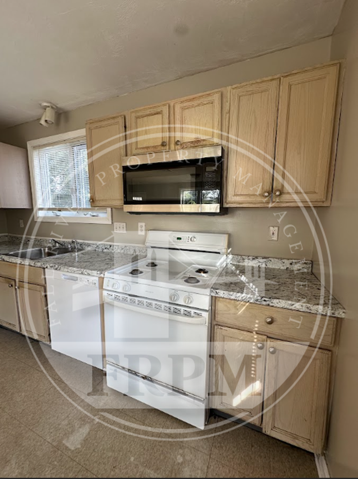 40 East Water St - Photo 2 of 15