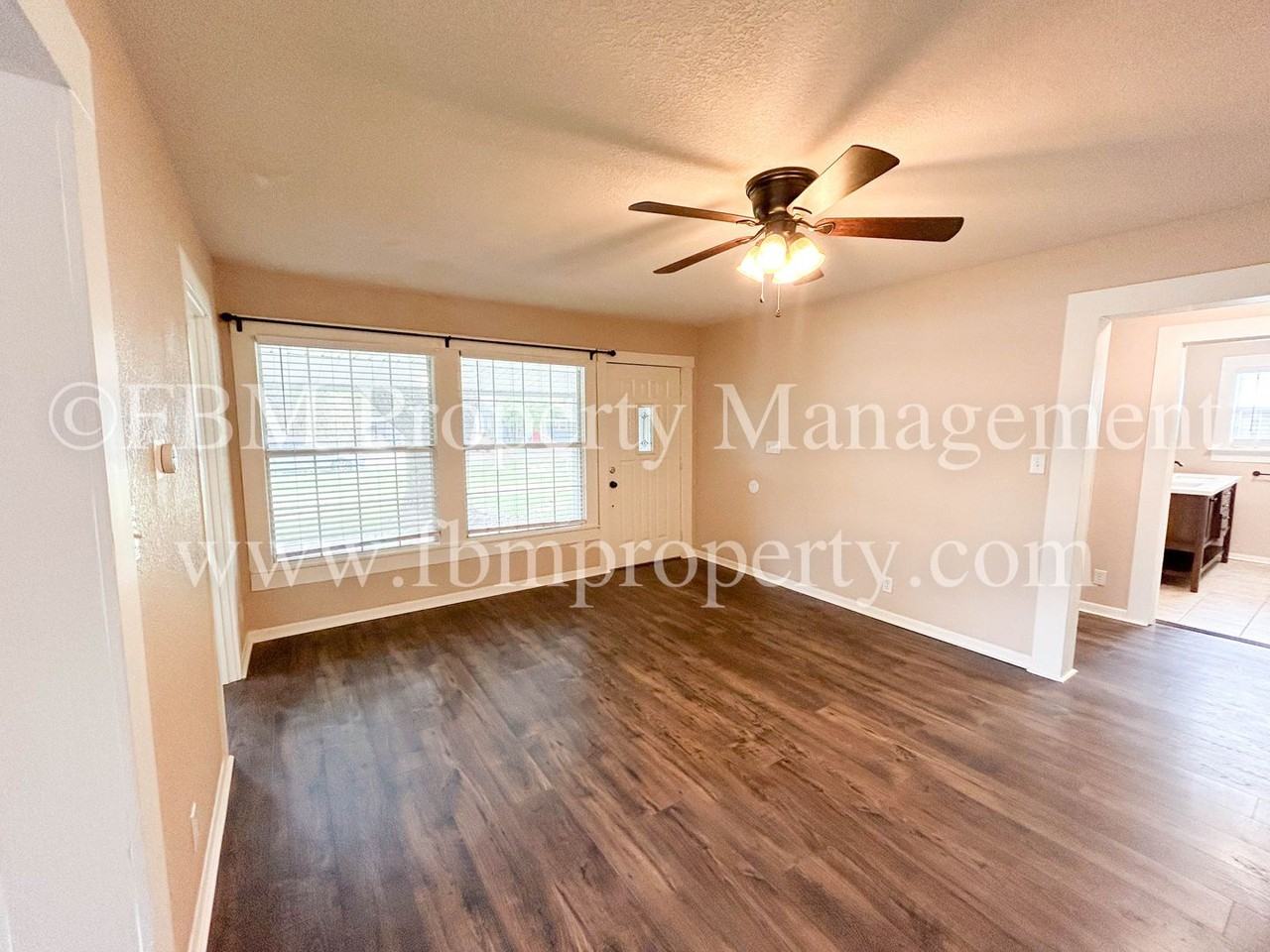 212 W Marshall St - Photo 2 of 22