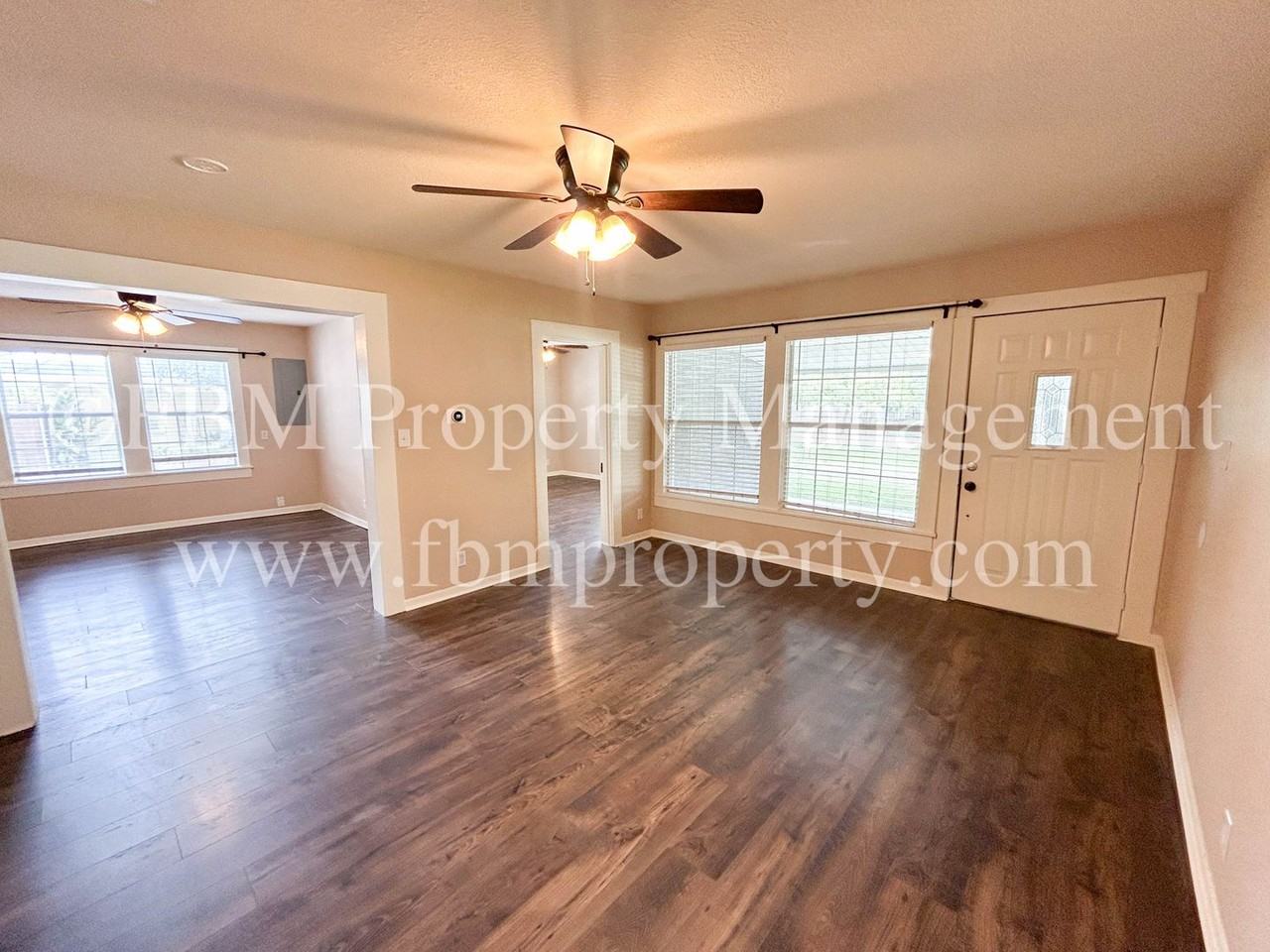 212 W Marshall St - Photo 3 of 22