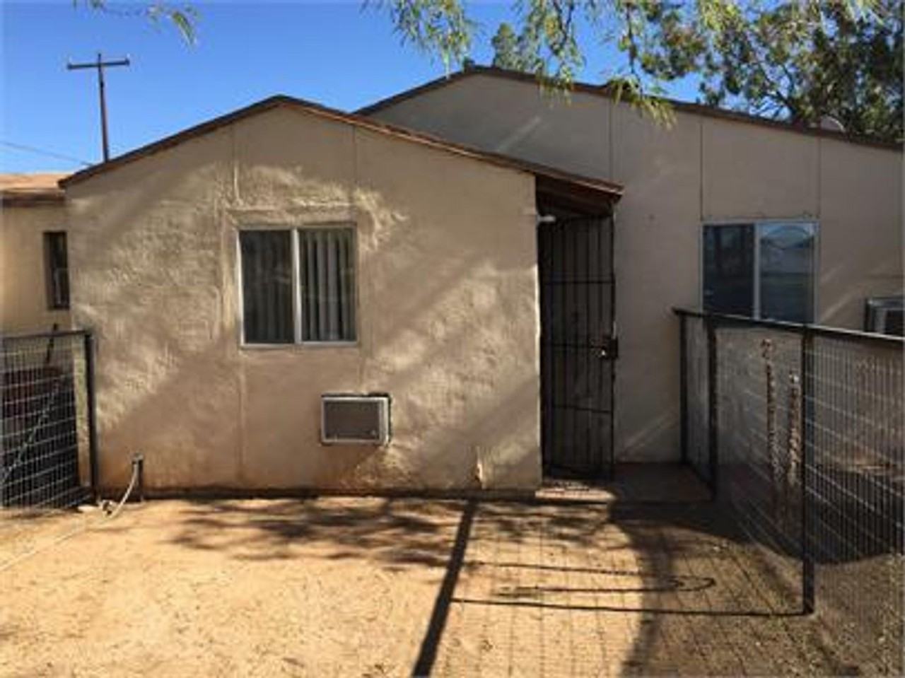 2030 N Vine Ave - Photo 2 of 9