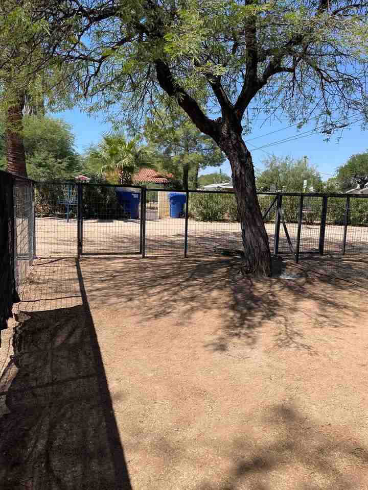 2030 N Vine Ave - Photo 3 of 9