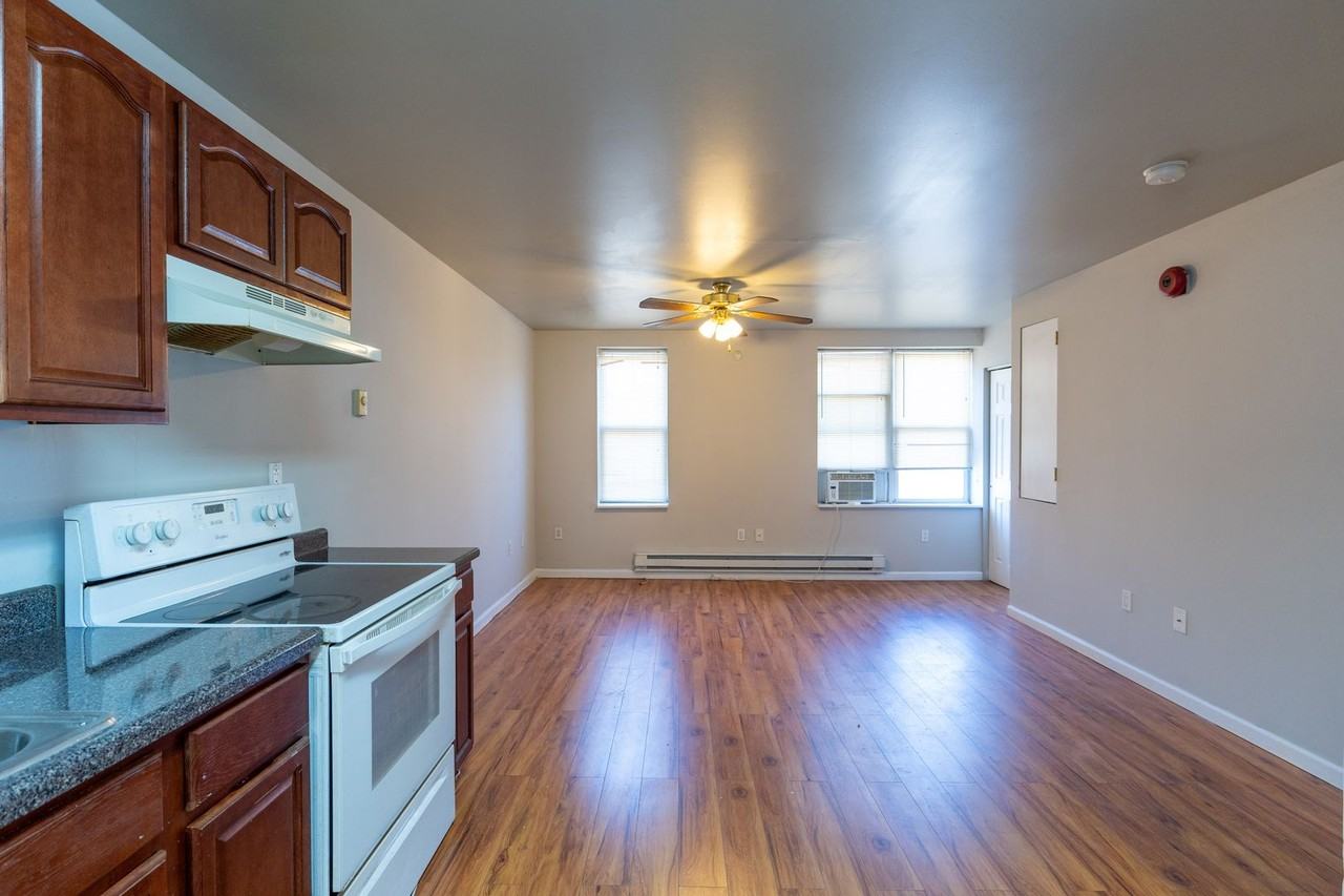 1619 S 28th St - Photo 7 of 14