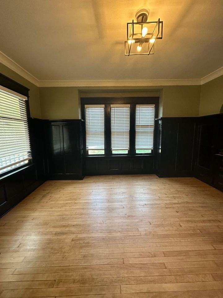 121 W Keefe Ave - Photo 3 of 13