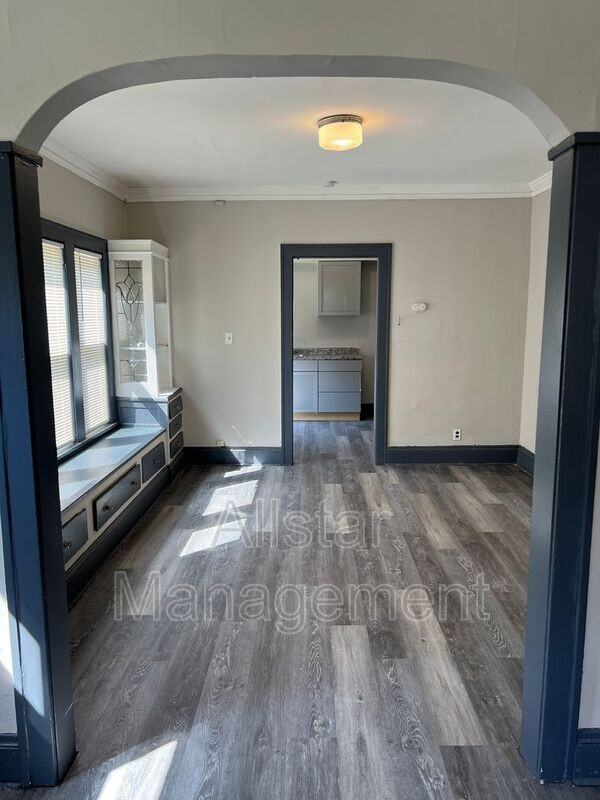 3638 East Blvd #2 - Photo 4 of 17