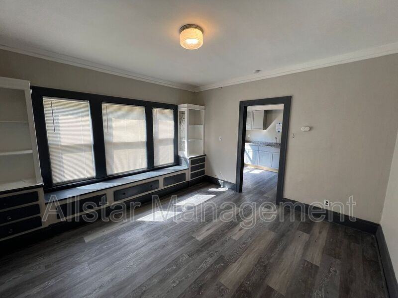 3638 East Blvd #2 - Photo 5 of 17
