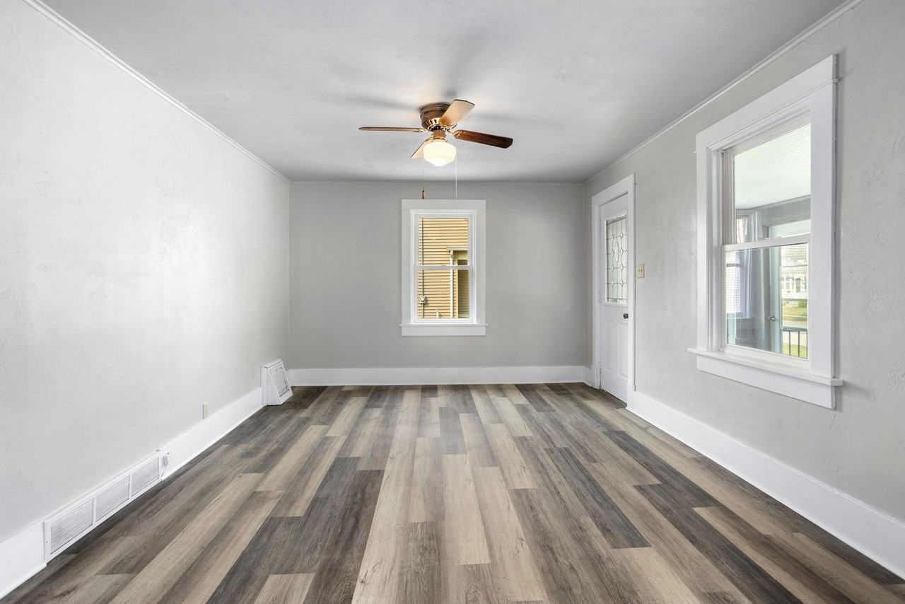 1609 25th St - Photo 2 of 21