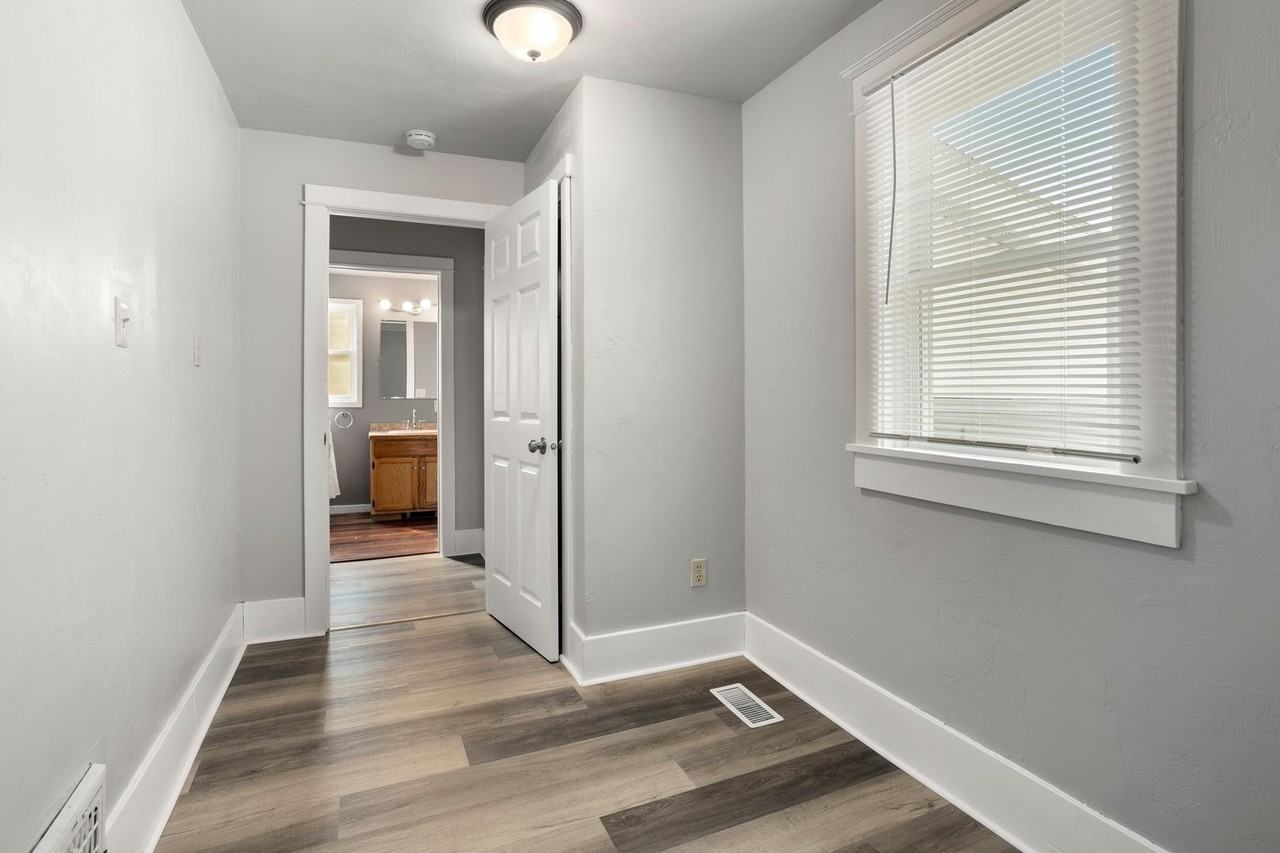 1609 25th St - Photo 5 of 21
