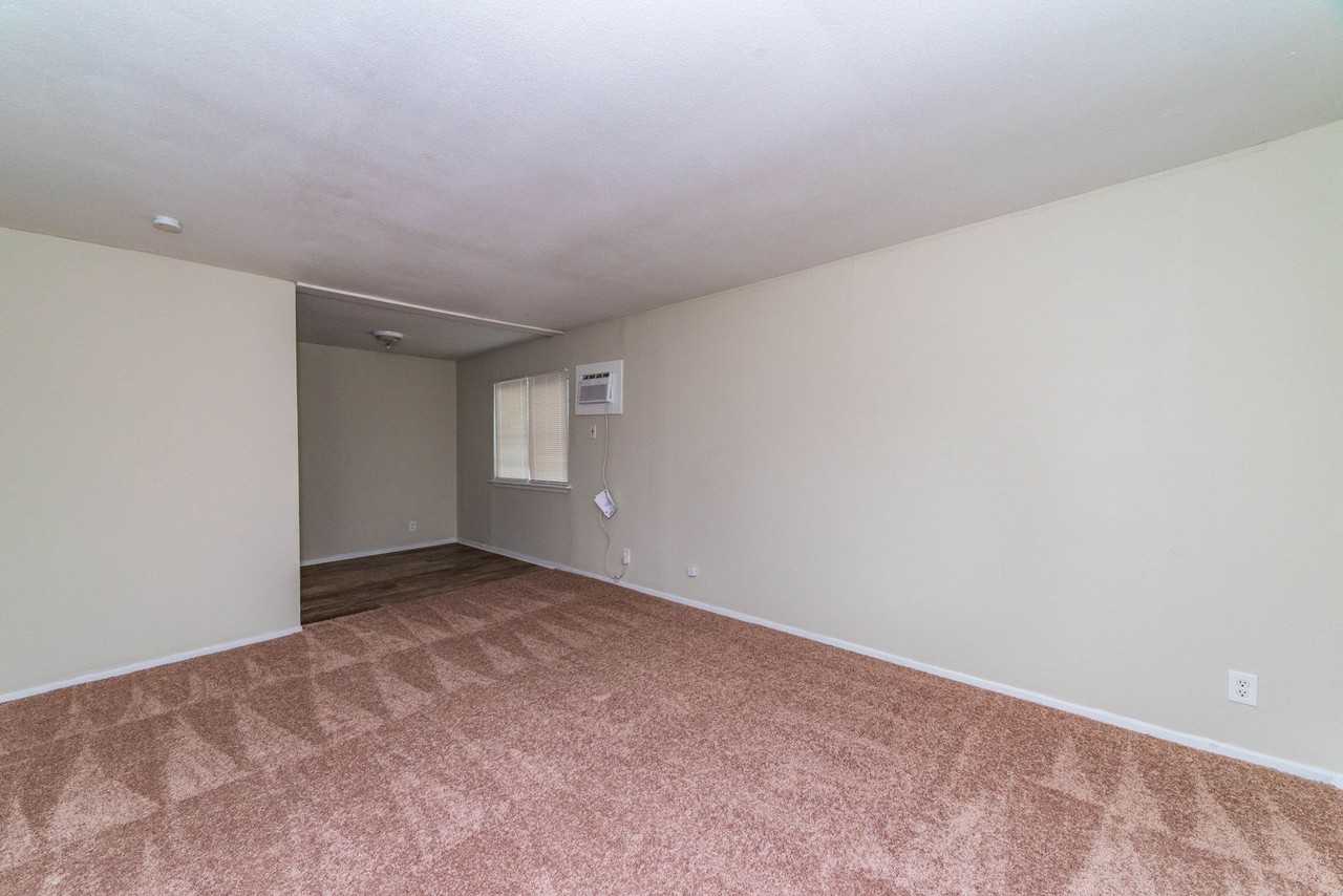 7131 Glen Ter #1 - Photo 4 of 15