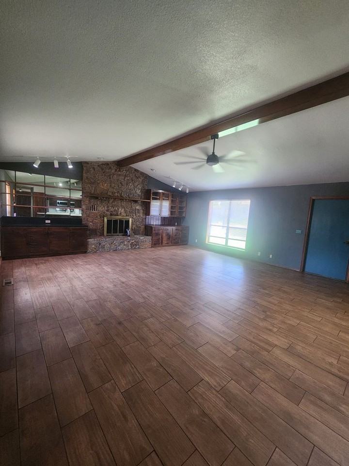 1811 Brookside Dr - Photo 2 of 17