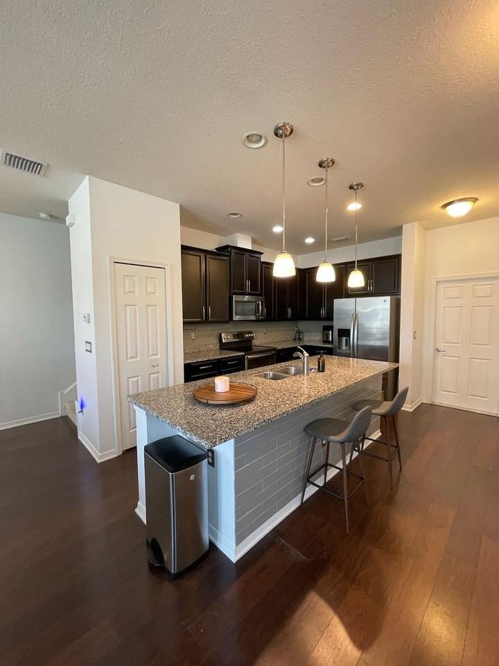 10732 Avery Park Dr - Photo 5 of 26
