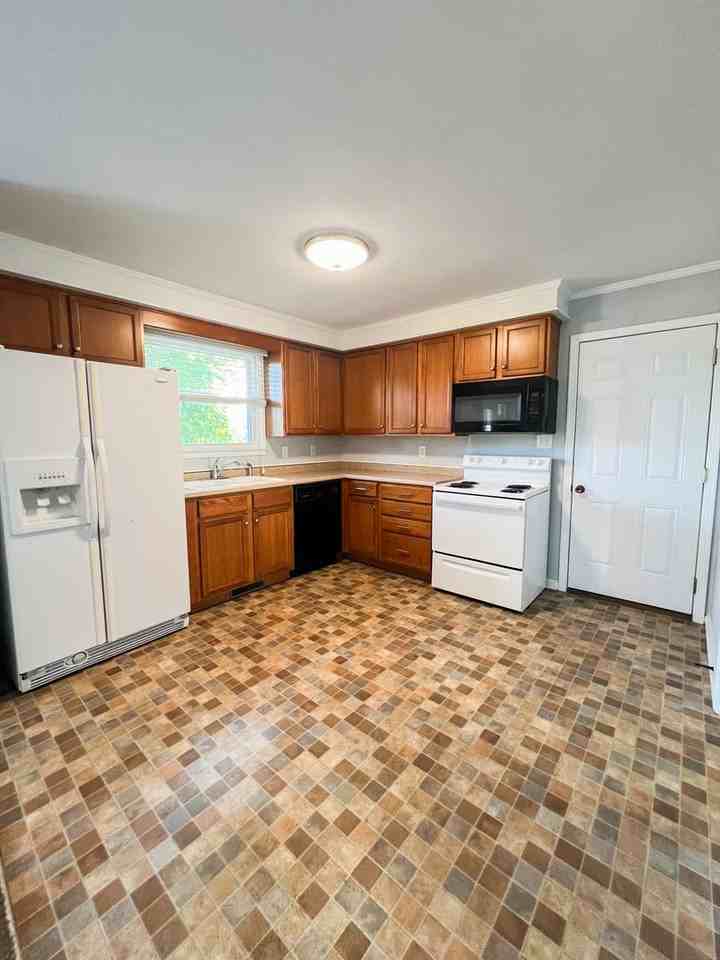 2108 Barkley Dr - Photo 7 of 29