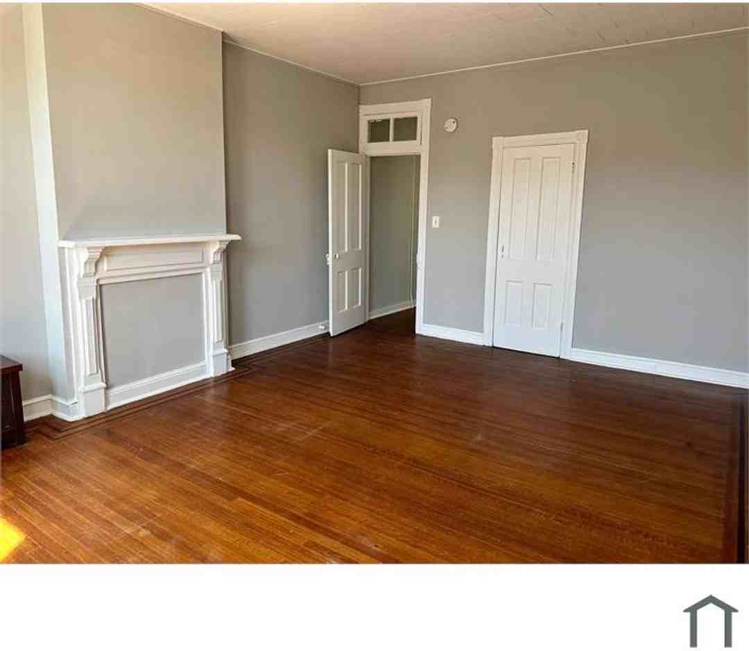 1907 Division St - Photo 2 of 12