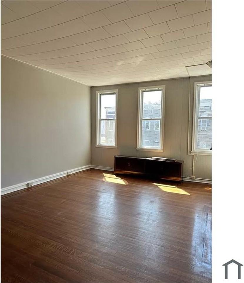 1907 Division St - Photo 3 of 12