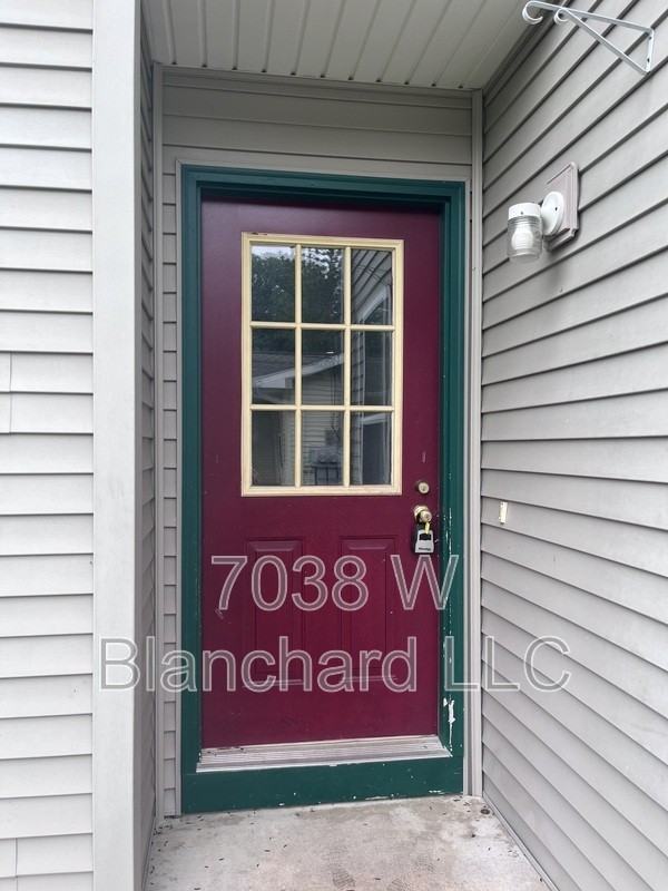 815 Whitney St - Photo 3 of 14