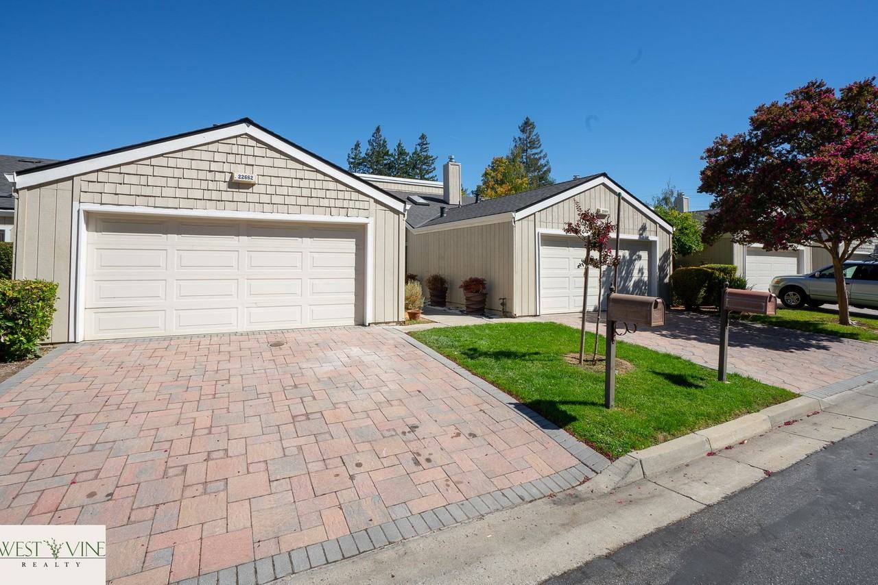 22662 Silver Oak Ln - Photo 2 of 15