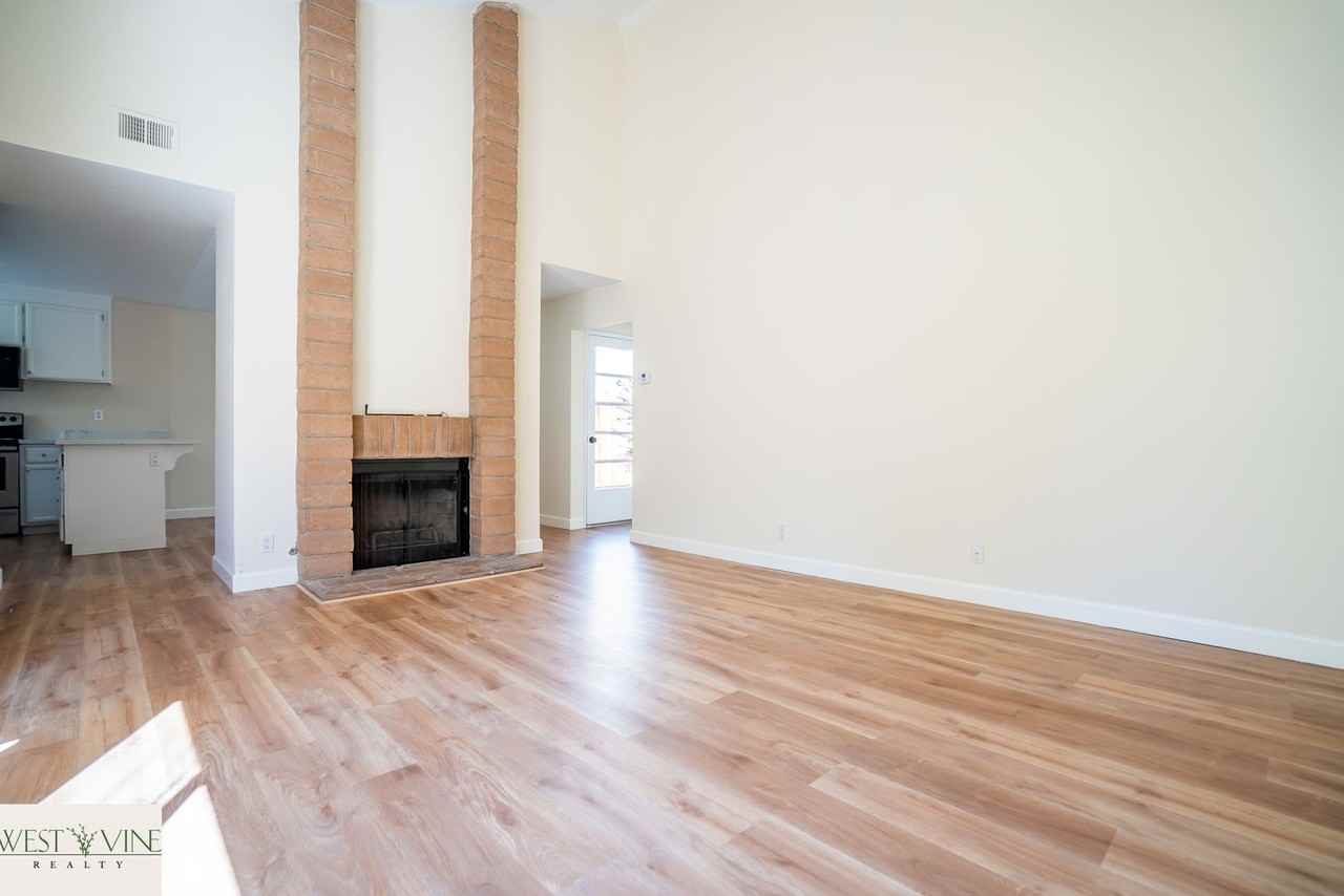 22662 Silver Oak Ln - Photo 3 of 15