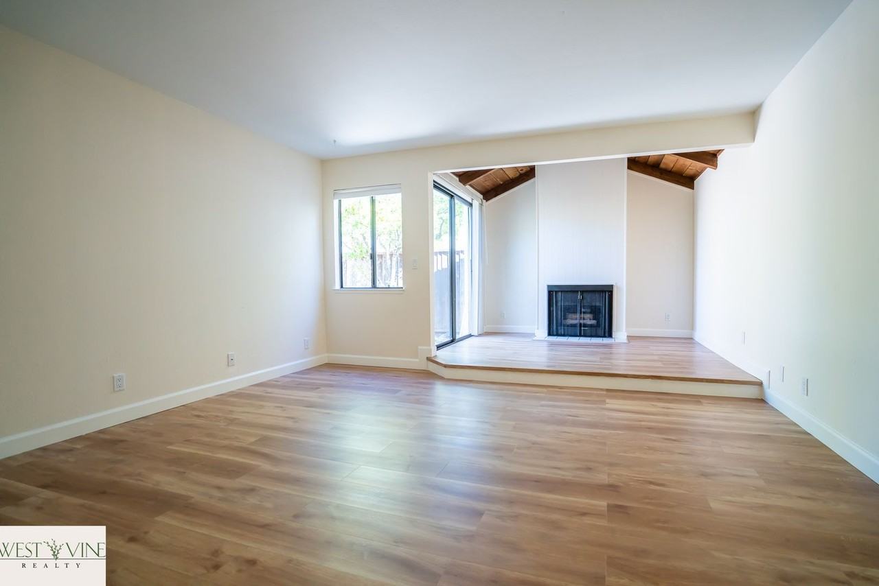 22662 Silver Oak Ln - Photo 6 of 15