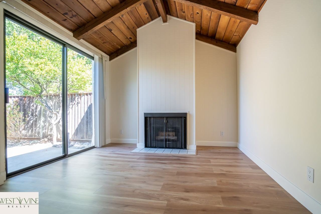 22662 Silver Oak Ln - Photo 7 of 15