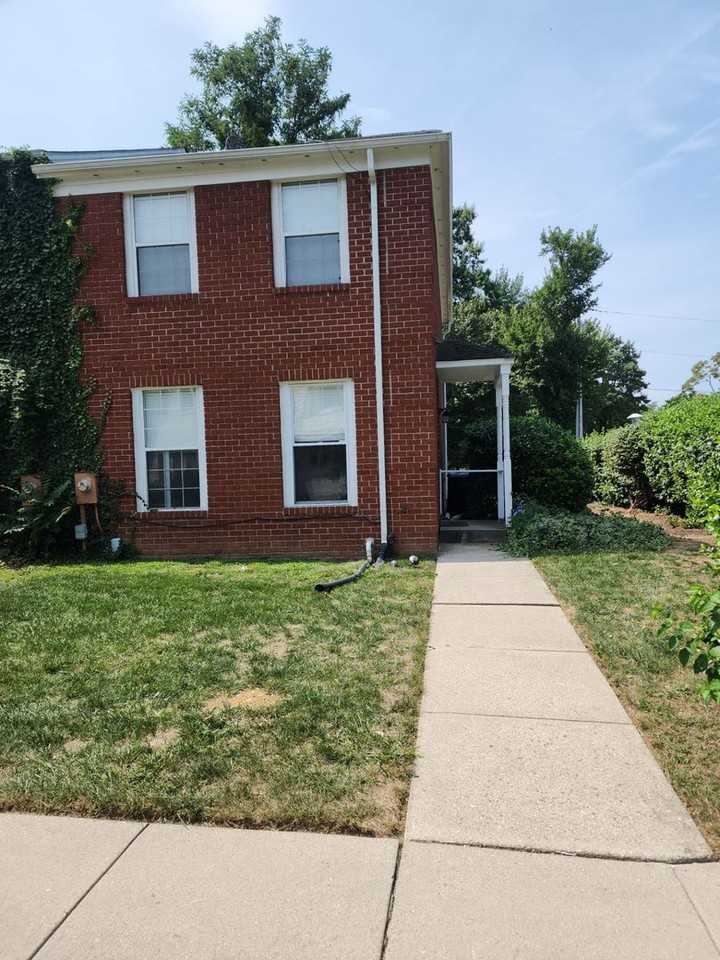 1022 Dartmouth Glen Way - Photo 2 of 26