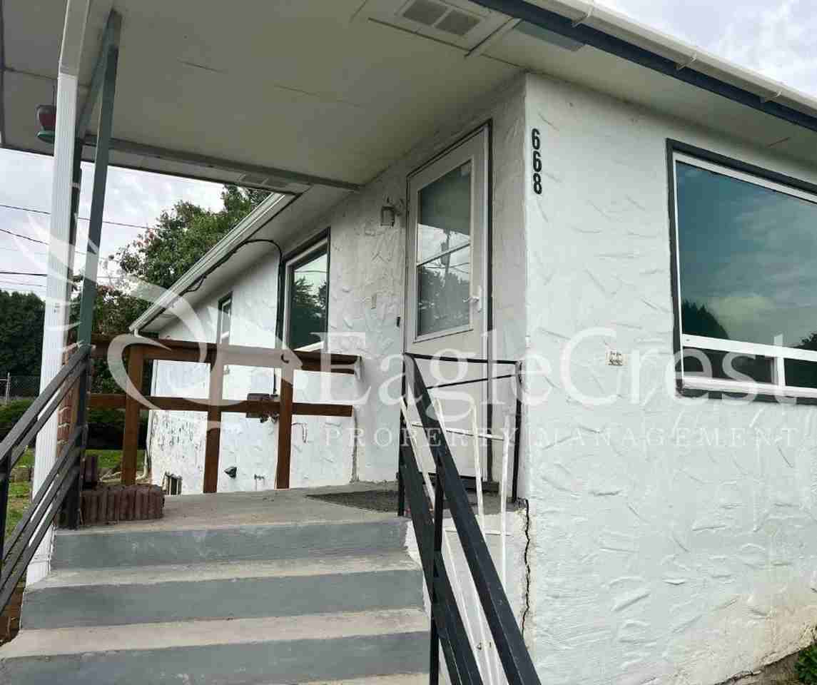 668 College St - Photo 2 of 43