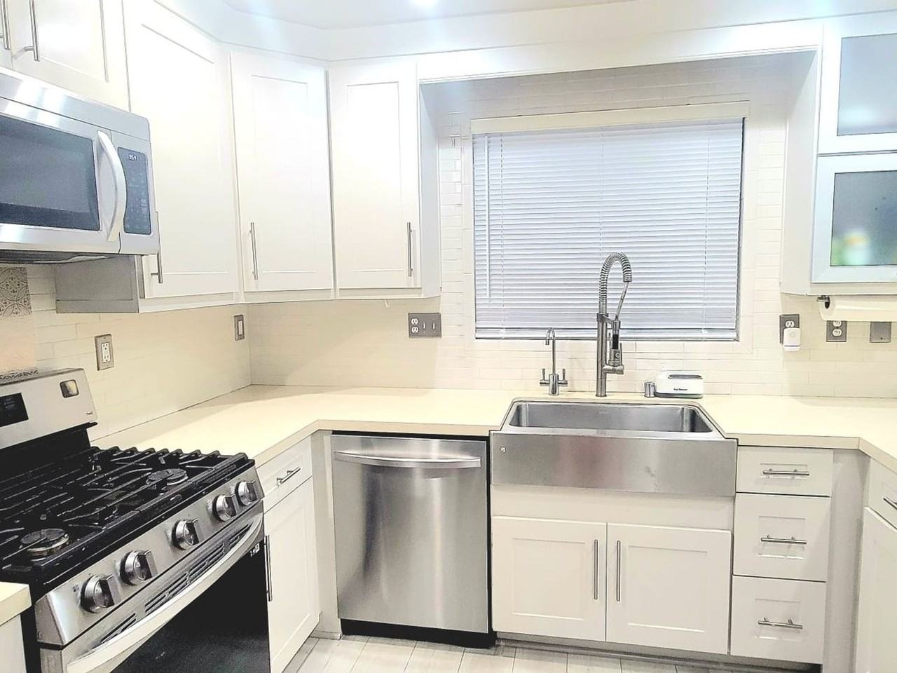 15996 Mihaylo Ct - Photo 4 of 17