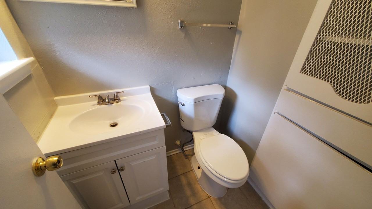 8840 Milverton Dr - Photo 3 of 11