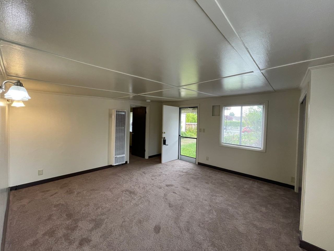 4151-4157 D [PRM: Marlene] (4) - Photo 2 of 15