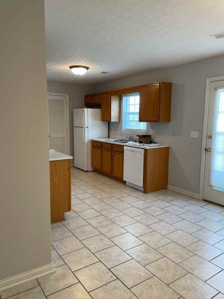 127 Croghan Way - Photo 3 of 13