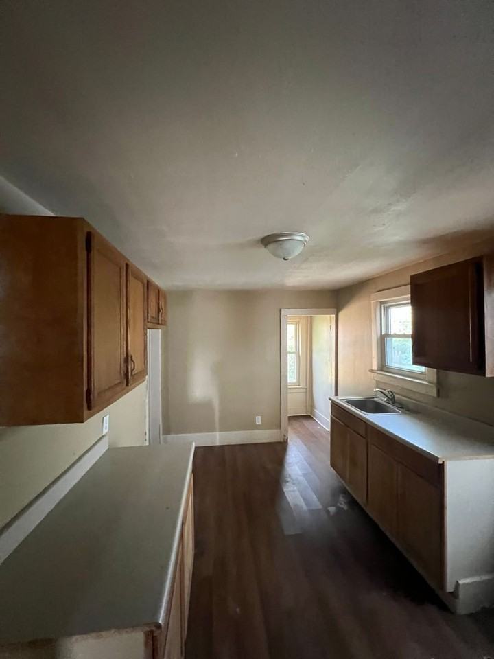 1021 N Michigan St - Photo 2 of 13