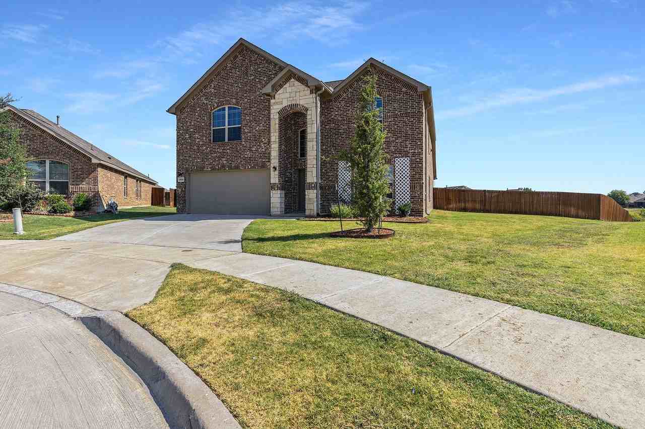 8405 Sweet Flag Ln - Photo 2 of 26