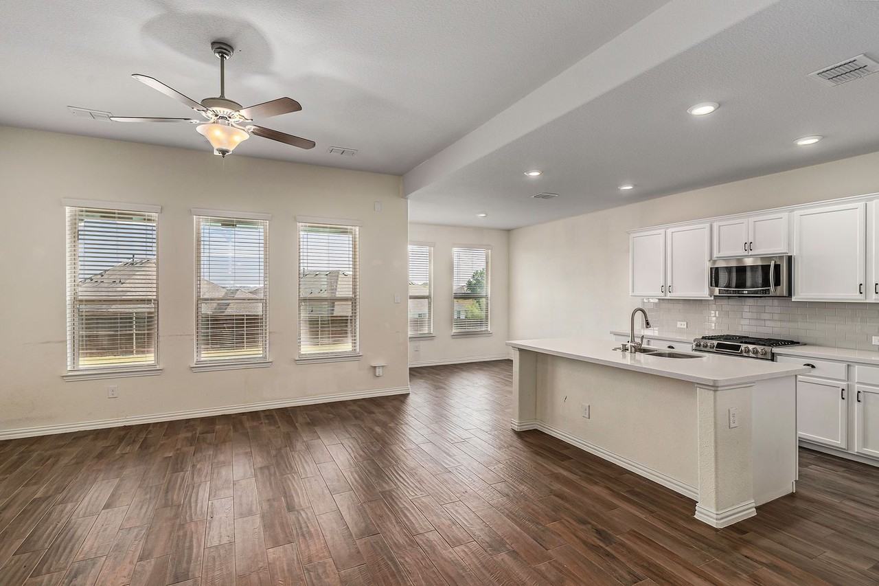 8405 Sweet Flag Ln - Photo 3 of 26