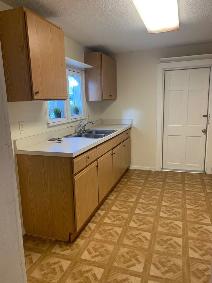 1420 New York Ave - Photo 4 of 15