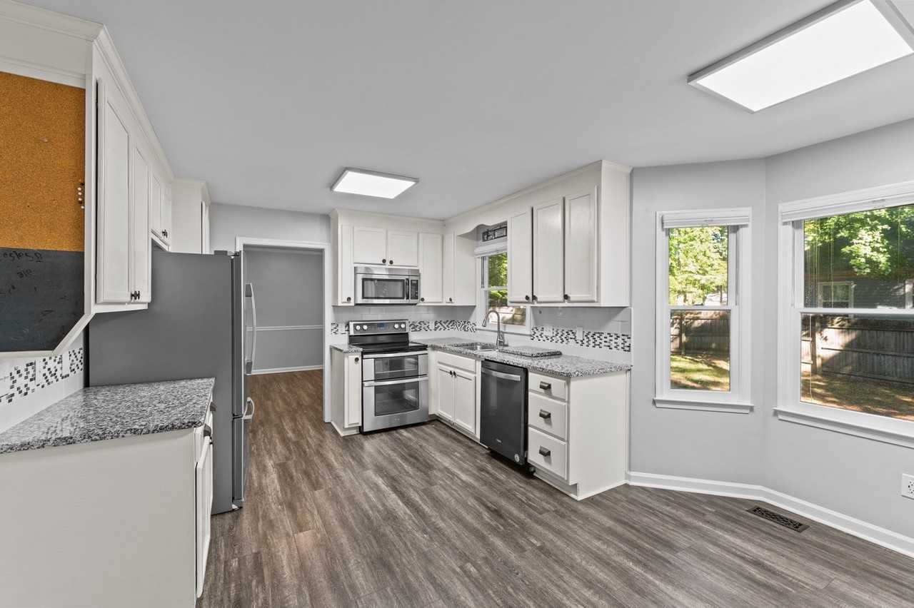 136 Tuckahoe Trce - Photo 3 of 45