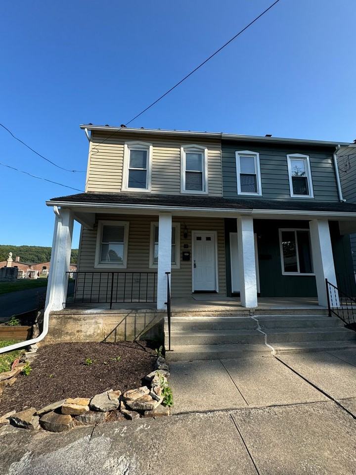 176 North St - Photo 3 of 29