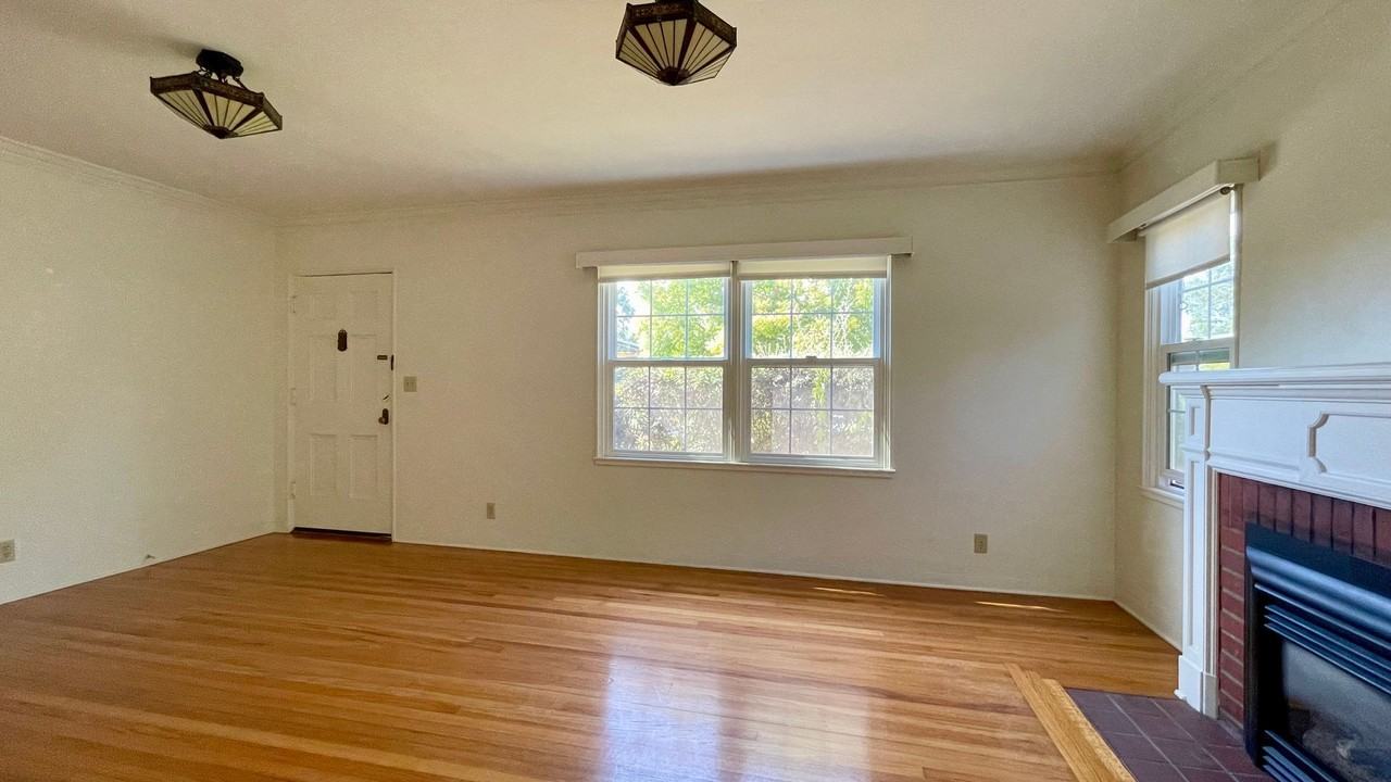 1491 Iris St - Photo 2 of 14