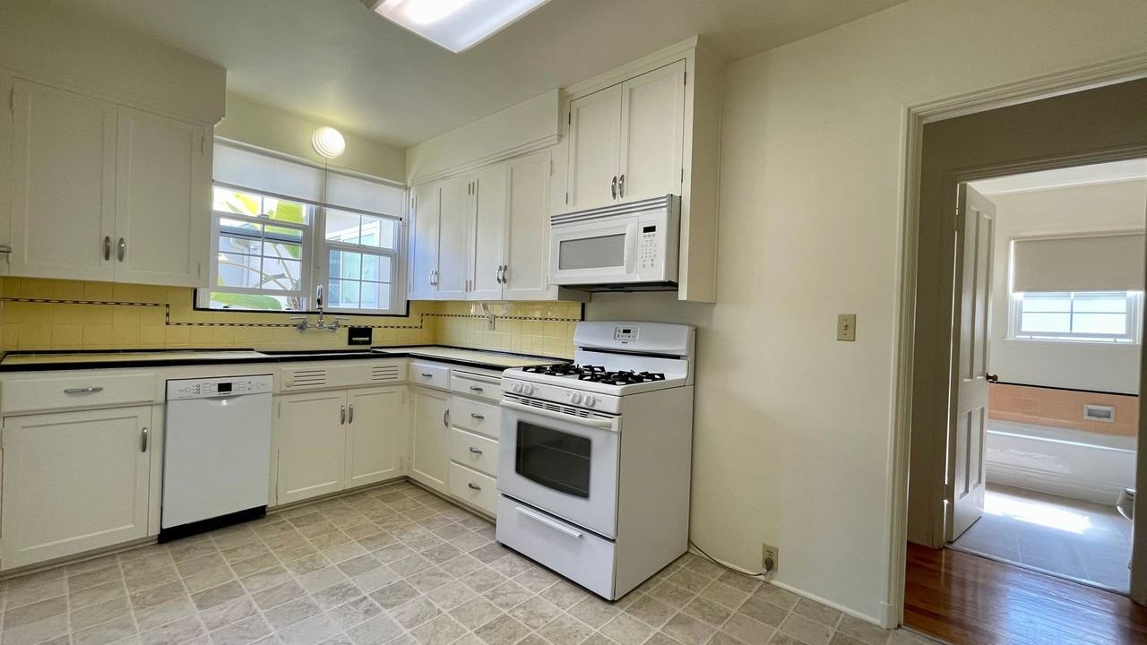 1491 Iris St - Photo 5 of 14