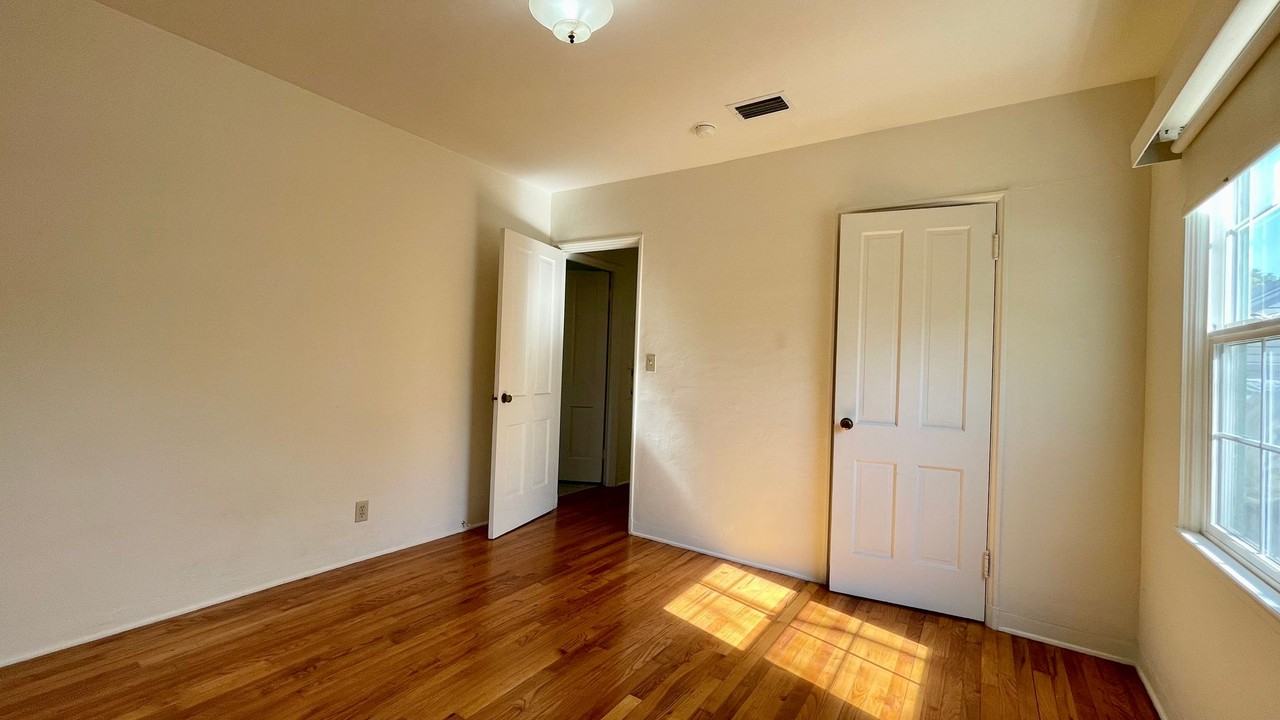 1491 Iris St - Photo 7 of 14