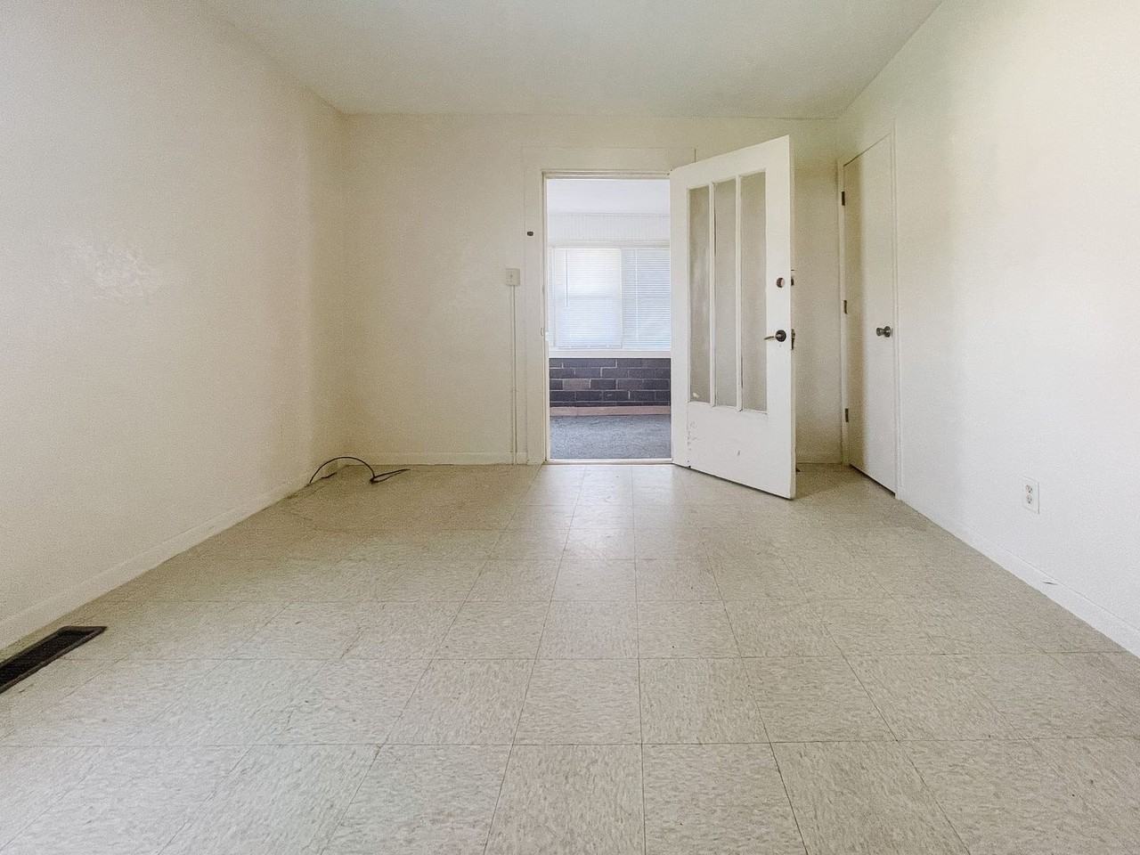 509 W 8th St - Photo 2 of 17