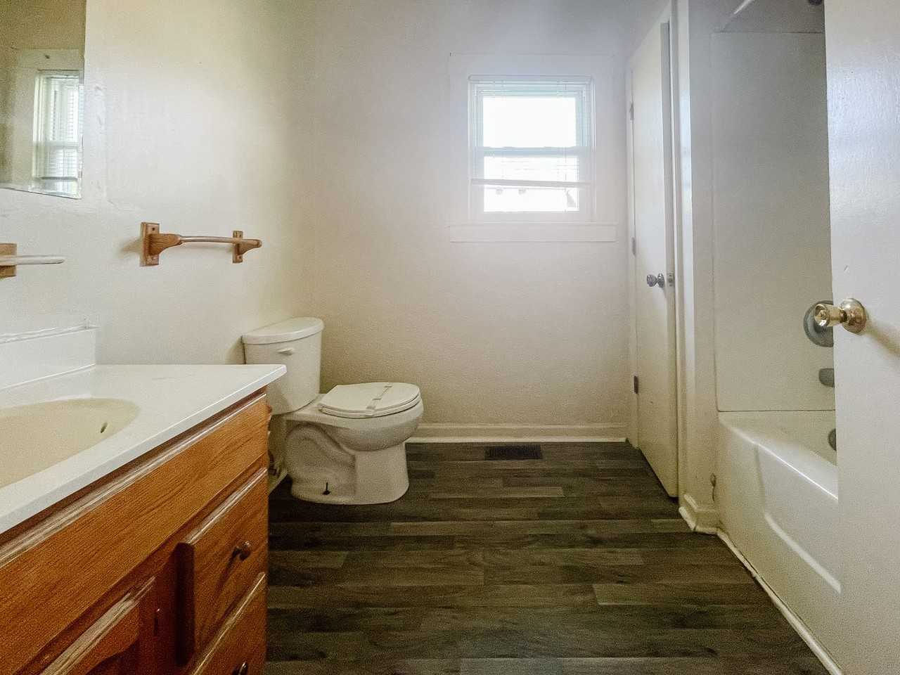 509 W 8th St - Photo 7 of 17