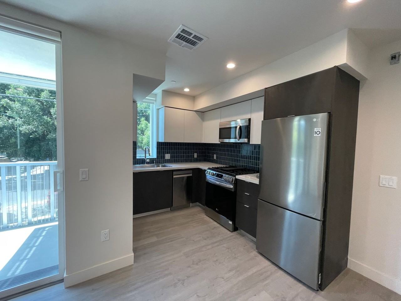 132 Rosemont Ave - Photo 3 of 27