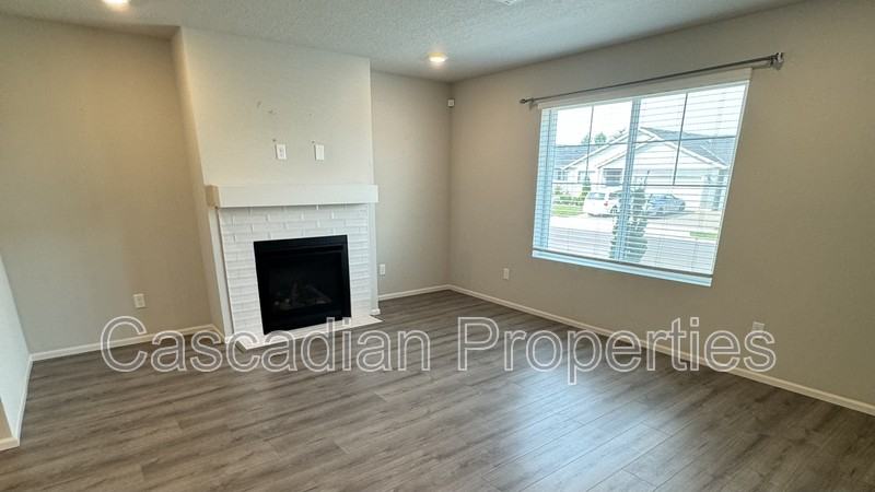 2002 Smith Dr - Photo 2 of 9