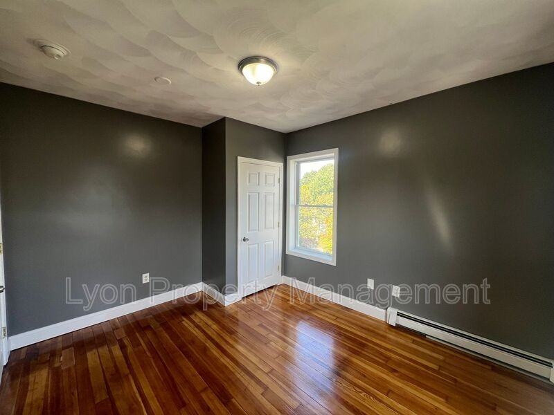 156 Pleasant St #3 - Photo 4 of 9