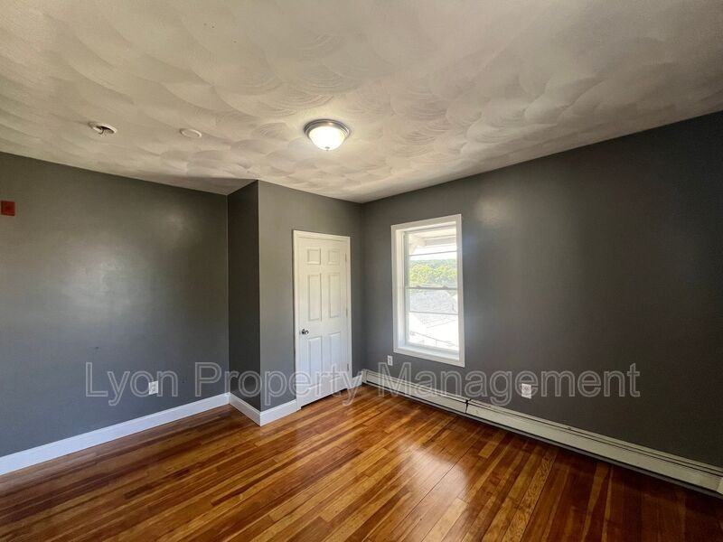 156 Pleasant St #3 - Photo 5 of 9