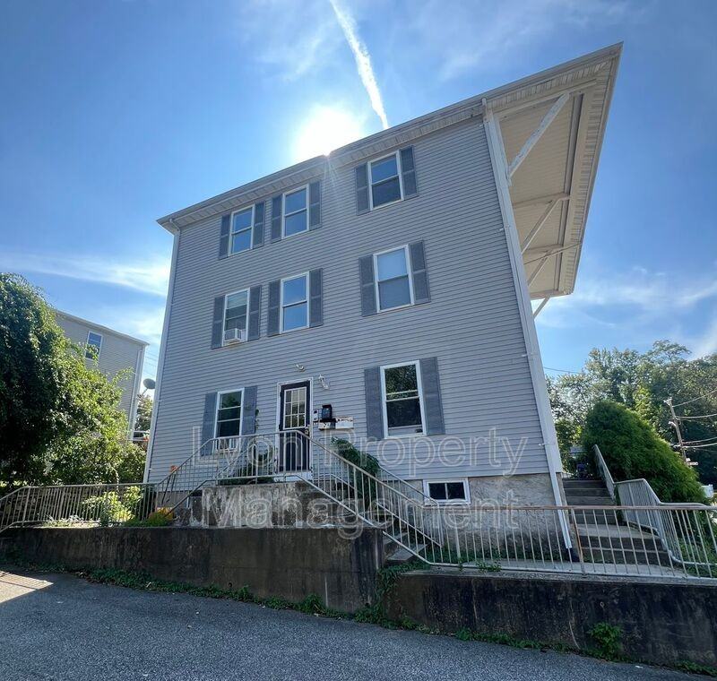 156 Pleasant St #3 - Photo 7 of 9
