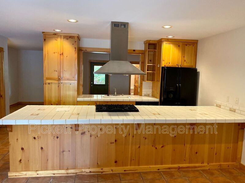 4673 Nw Walgren Dr #C - Photo 2 of 12